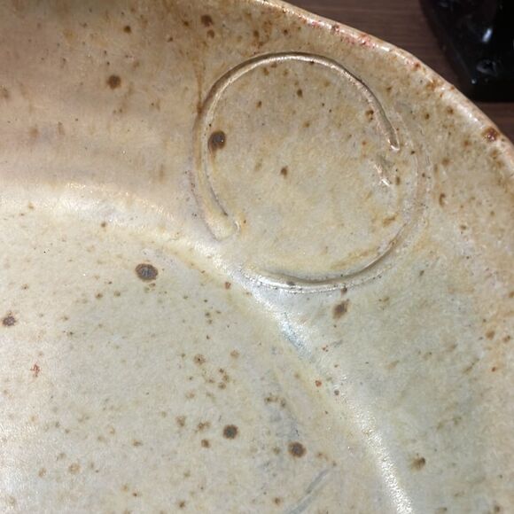 Pottery Dish with fruit engraved- Marking NIC 3-5 engraved on bottom - 🌻💕🌻 - Picture 4 of 7